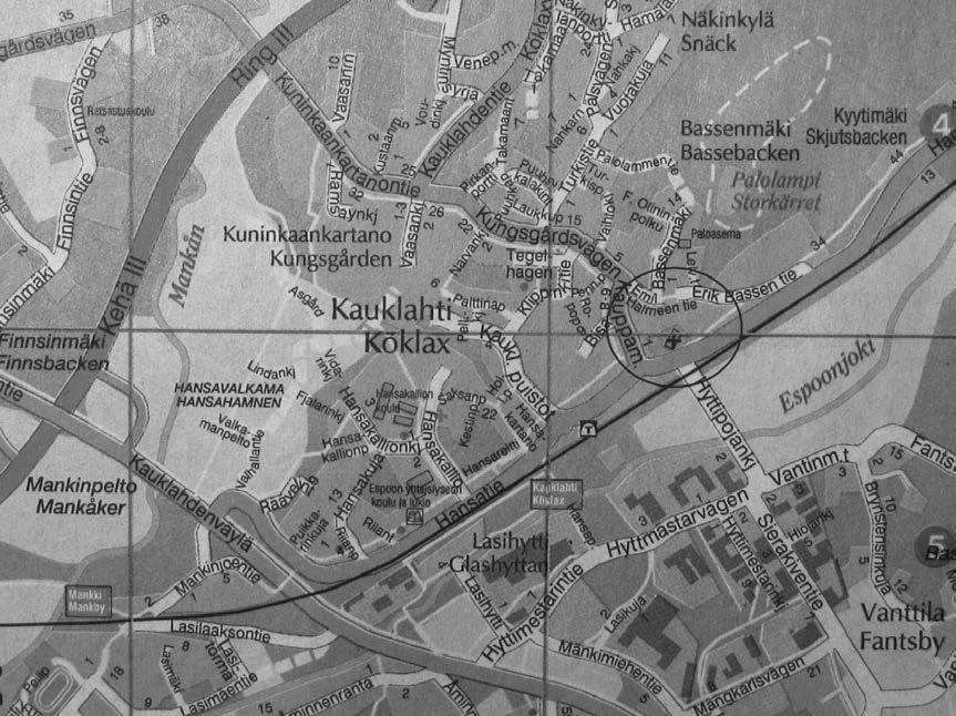 Kuva 1. Kauklahti sijaitsee Länsi-Espoossa Kehä III:n ja länteen suuntautuvat junaradan välissä.