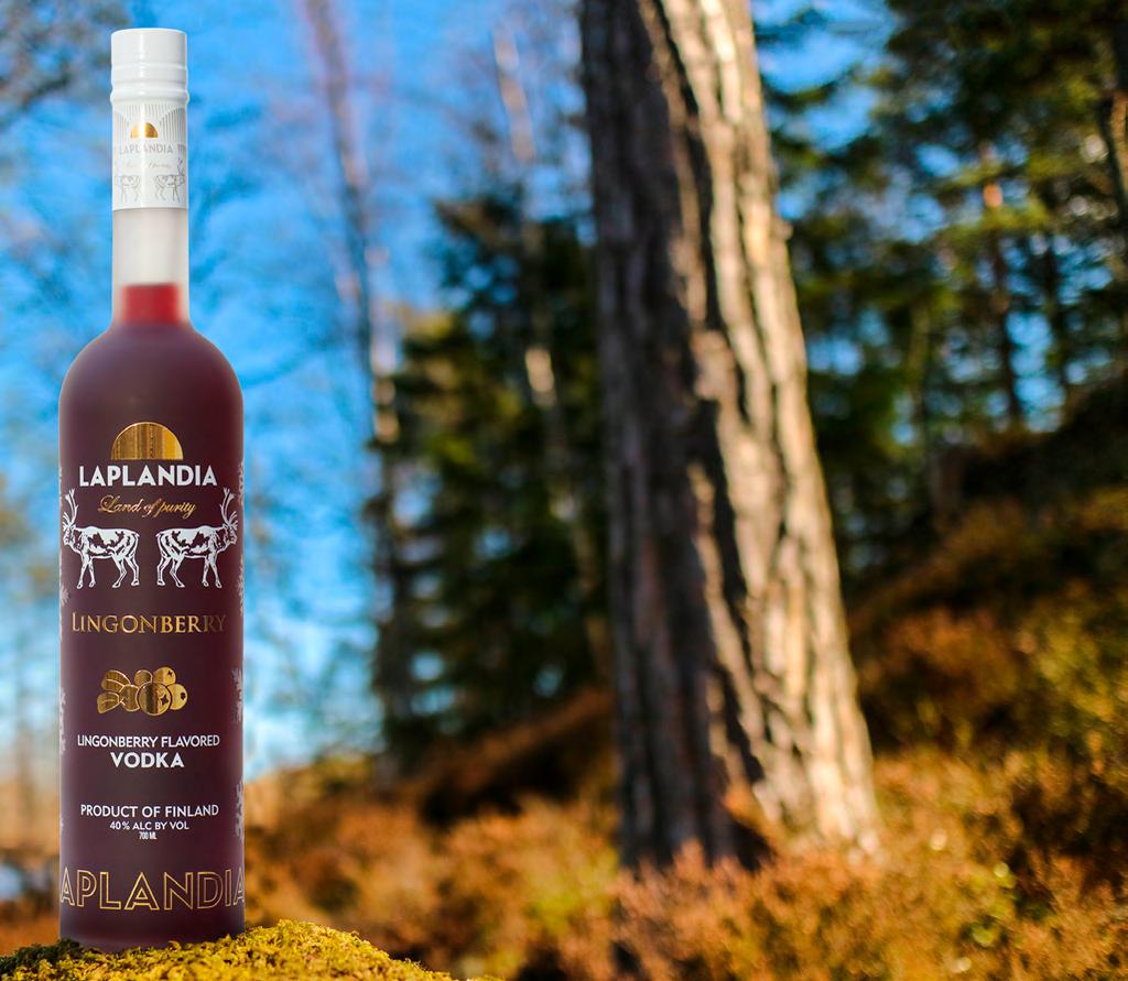 HILKKA 4 cl Laplandia Lingonberry Russian wateria Rosmariinia LAPLANDIA LINGONBERRY Tämä on maailman ensimmäinen luonnonpuolukoilla maustettu vodka jokaisessa juomalitrassa on peräti 258