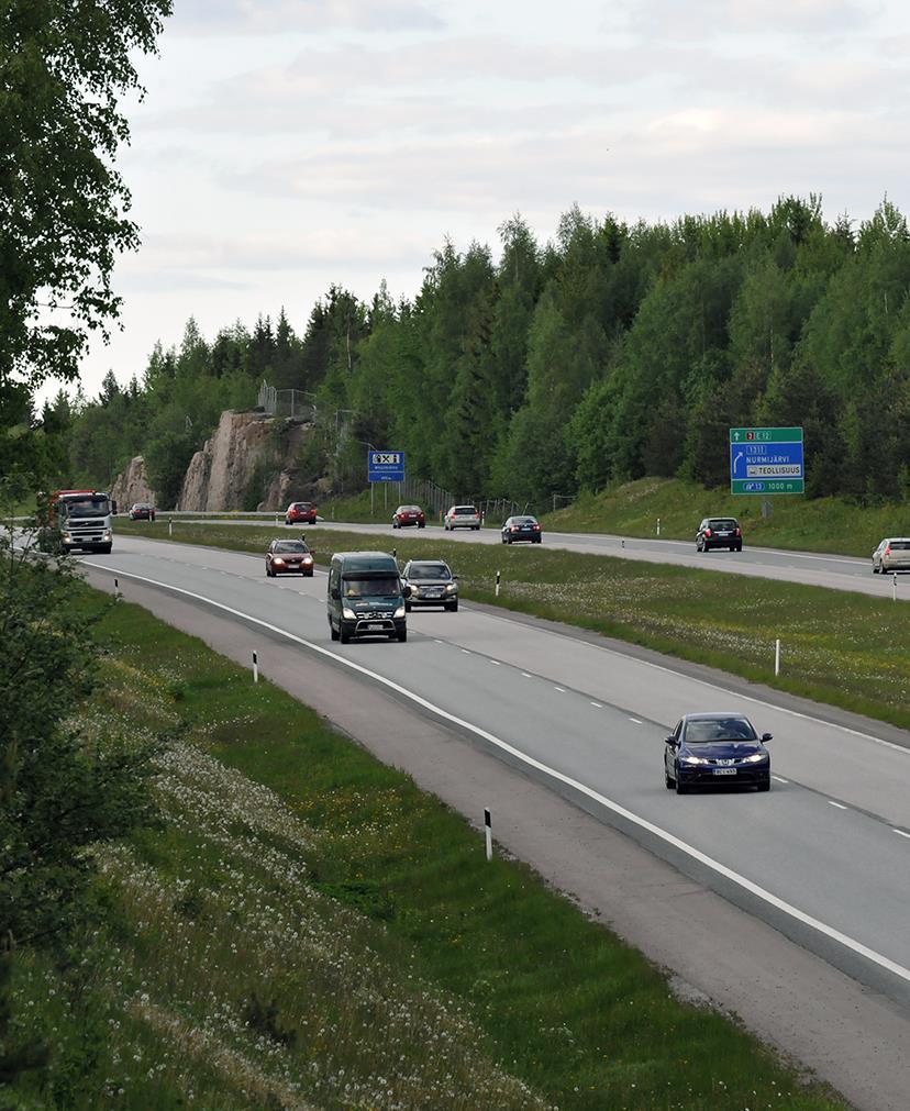 Tieliikenne lain II osassa 1 luku: Luvanvarainen toiminta tieliikenteessä 2 luku: kansainvälinen tiekuljetus 3 luku: