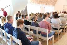 TA-VA-TAAN kylässä Ekapelin kehittäjän, UNESCO-professori Erkki Lyytisen mukaan lukutaidon opettaminen on parasta kehitysapua, ja Raamattu on usein ainoa