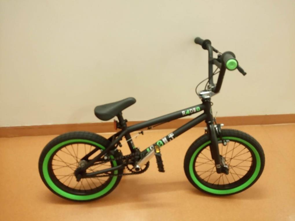 BMX PYÖRÄ BMX PYÖRÄ COLT (musta-vihreä) Kohderyhmä: Lapset, joiden pituus noin 90 130 cm, painoraja 60 kg. Osat: Renkaat (16 ), ketjut, polkimet (sis.