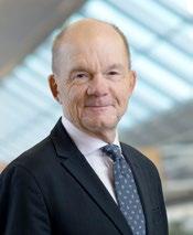 Schoolin säätiössä ja hallintoneuvostossa Aaro Cantell s.