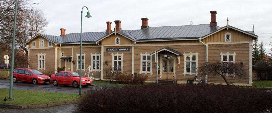 Hämeenlinna-Turku-Tampere -radasta tehtiin päätös valtiopäivillä 1872. Radan rakentaminen ehti Lempäälään 1874 ja rata vihittiin käyttöön kaksi vuotta myöhemmin 1876.
