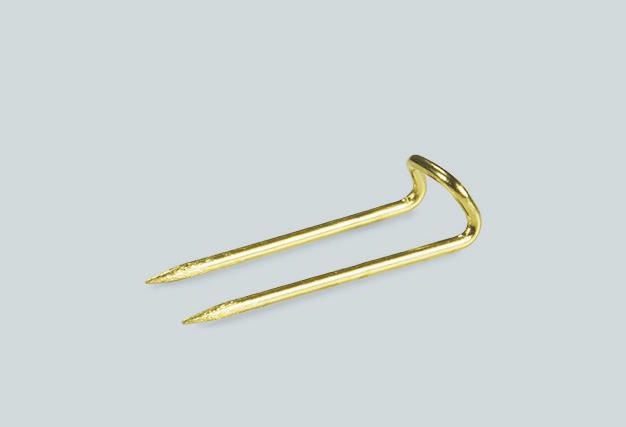 ack Size/Minimum Quantities Metal pins are packed in cardboard boxes of 1,000 pieces. The minimum order quantity is one pack.