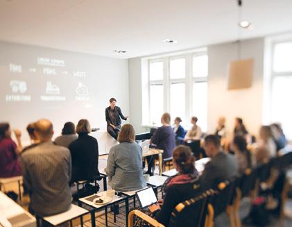Design Forum Finlandin toiminnan kehittäminen 3 / Organisaation kehittäminen 4 / Viestinnän kehittäminen Jäsenyritykset Suomen Taideteollisuus yhdistyksen talous ja hallinto YHDISTYKSEN TALOUDEN