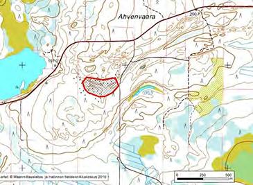 X=7426777, Y=508718 Asu/rakenne: Heikko suuntaus Korkeus: Z alin 205 m, Z ylin 220 m Maanomistus: Yksityinen Mitat/pinta-ala: 320 m x 120 m/n.