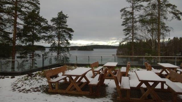Etäisyys Taavetin taajaman palveluihin on noin 13 km. Pääosan alueesta omistaa Kivijärven Rantakiinteistöt Oy ja nykyään alueella toimii Hotelli Salpa. www.hotellisalpa.