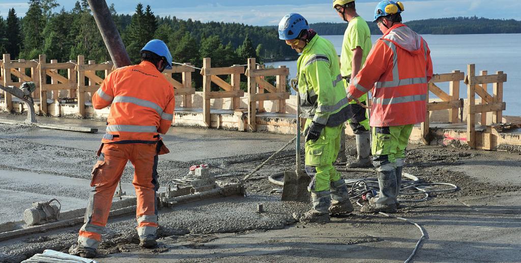 Suomen suurimmat betonisillat Laitaatsalmeen 8 Sillan kannen valu kesti 110 tuntia Eteläisen sillan kansi valettiin yhtäjaksoisesti elokuussa 2017. Se kesti 110 tuntia.