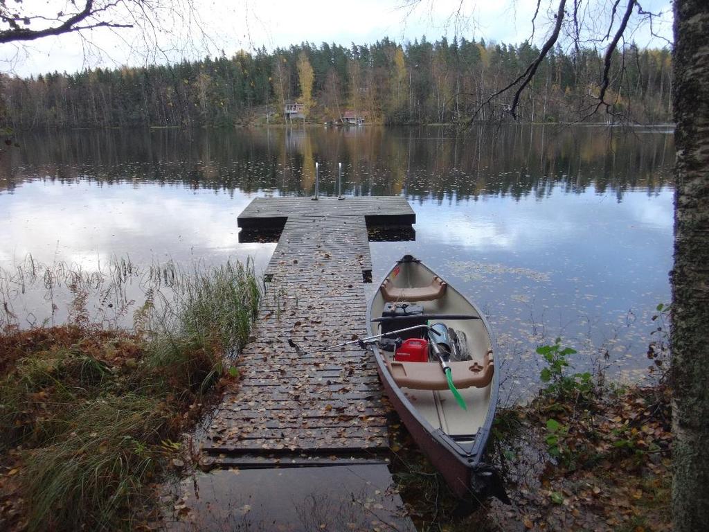 2 / 4 Kerklampi ja siihen laskeva puro 18.10.2017. Kuvat: Arto Muttilainen.