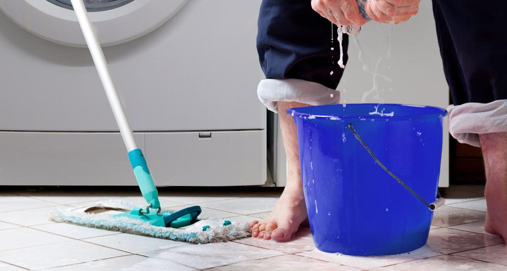 2 PURKU Purkutyöt alkavat usein vasta sitten, kun vakuutusyhtiö on antanut korjausluvan. Lisäksi selvitämme ennen varsinaisia purkutöitä, onko vahinkoalueella asbestia sisältäviä materiaaleja.