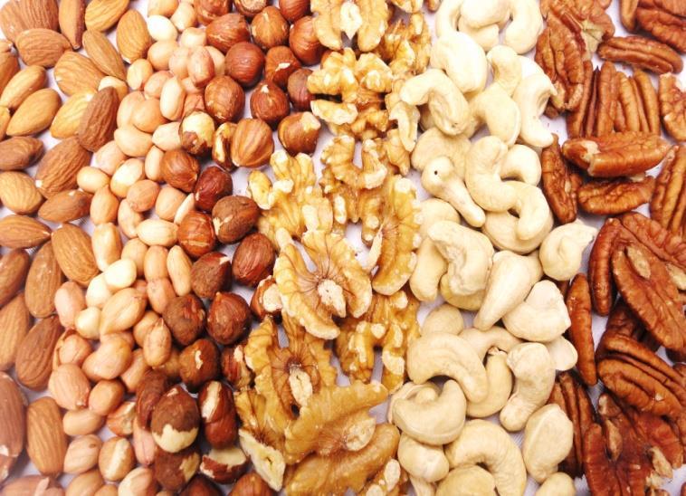 Pähkinät Sisältävät 50-70% rasvaa pähkinälajista riippuen Antioksidantteja kuten E-vitamiinia, B-ryhmän vitamiineja, kivennäisaineita, proteiinia ja kuitua.