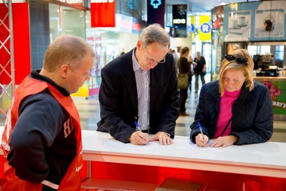 Keräysvälineiden luovuttaminen 1. Täytä henkilötietolomake kerääjän kanssa 2. Tarkista henkilöllisyys kuvallisesta henkilökortista 3.