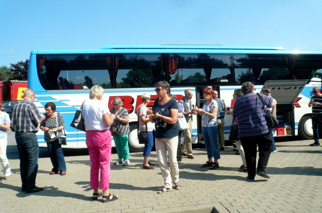 Denniksen makkara- ja kahvibaari bussissa!