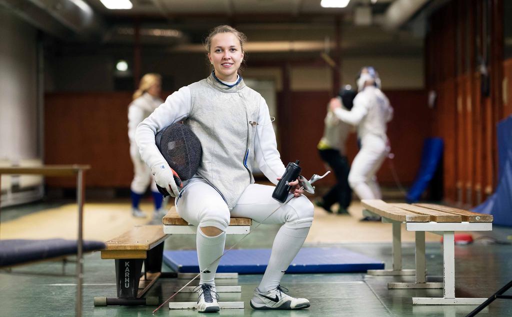 Outi Raudaskoski 28 Verkostoinsinööri Nätingenjör Harrastus, hobby: miekkailu,