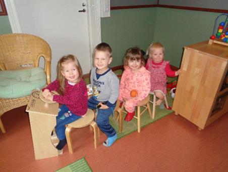 8 Kangasalan varhaiskasvatuksessa on sovittu, että seurakunnan lastenohjaajat pitävät päiväkodeissa Pikkukirkkoja, joihin osallistuminen on vapaaehtoista ja siitä sovitaan huoltajien kanssa.