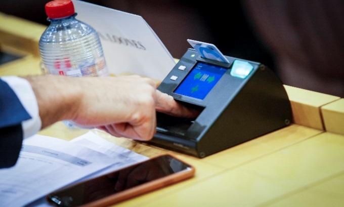 Äänestys valiokunnassa: kädennostoäänestys ja äänestysluettelo Euroopan parlamentti (207) Äänestys valiokunnassa: koneäänestys Euroopan