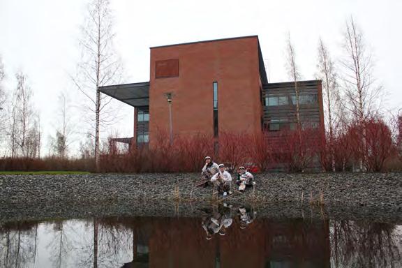 43 DOMINANTE - LAULAMALLA MAAILMALLE Yliopisto-opinnot Tervetuloa opiskelemaan Aalto-yliopiston sähkötekniikan korkeakouluun!