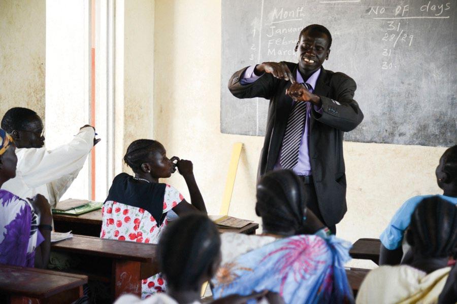 Lisäksi vuoden toisella puoliskolla Kongon demokraattisen tasavallan itäosien konfliktit pahenivat, minkä seurauksena Ugandaan saapui yli 48 000 uutta kongolaispakolaista jo aiemmin maassa olleiden