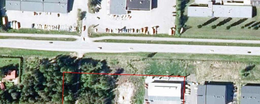 Esmarin Composites, Koneistus Park Oy ja rakennustarvikeliike Onninen Oy. Ajanvaunun itäpuolella toimii Savonlinnan LVI-palvelu Oy. Valtatien pohjoispuolella toimivat mm.