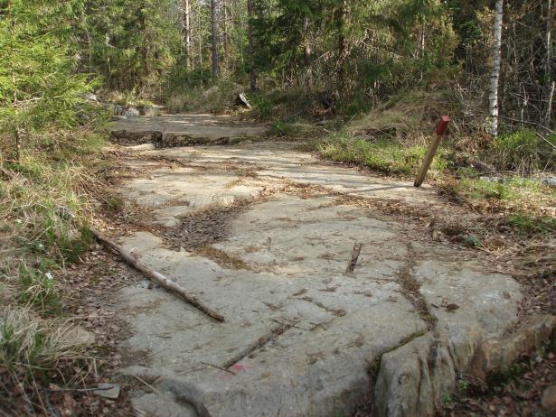 Jos kairanreikä läpäisee tällaisen kohdan, on siinä oleva pohjavesi jo luonnostaan uraanipitoista, eikä reikä itsessään lisää veden uraanipitoisuutta sinä aikana kun tutkimuksia
