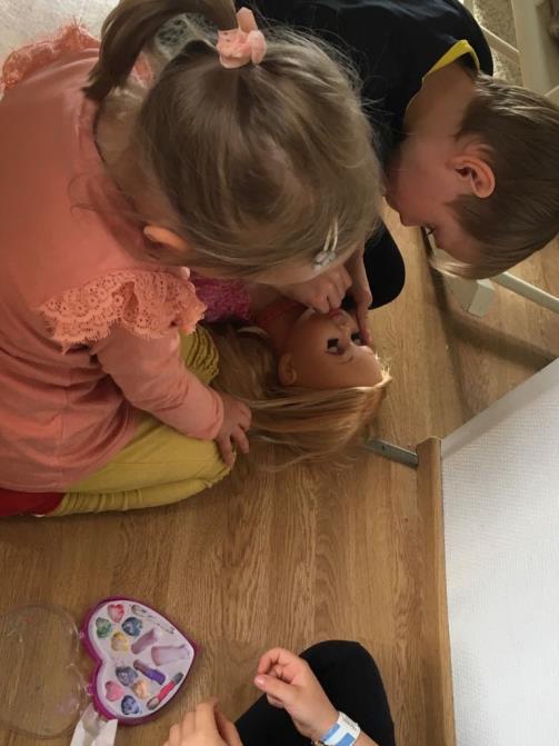 Keskeisiä huomioita monitoimijaisesta arvioinnista varhaiskasvatuksen näkökulmasta 1/2 Varhaiskasvatus on suunnitelmallinen ja tavoitteellinen kasvatuksen, opetuksen ja hoidon muodostama kokonaisuus,