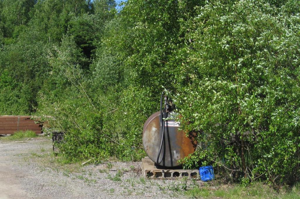 11 Tilapäinen varastointi ja käsittely Ympäristönsuojelun kannalta vuotojen hallinnan periaatteet tilapäisessä varastoinnissa eivät poikkea pysyvästä varastoinnista.