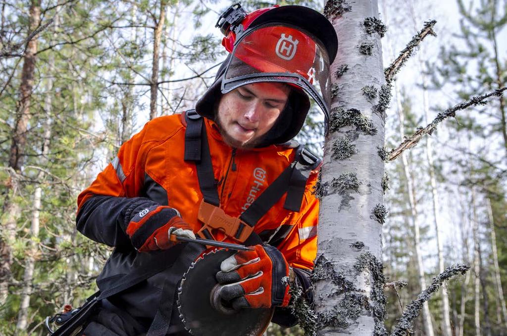 METSÄALAN PERUSTUTKINTO, metsuri-metsäpalvelujen tuottaja Metsuri-metsäpalvelujen tuottaja suunnittelee ja toteuttaa monipuolisia metsäluonnonhoitoon ja puunkorjuuseen liittyviä töitä.