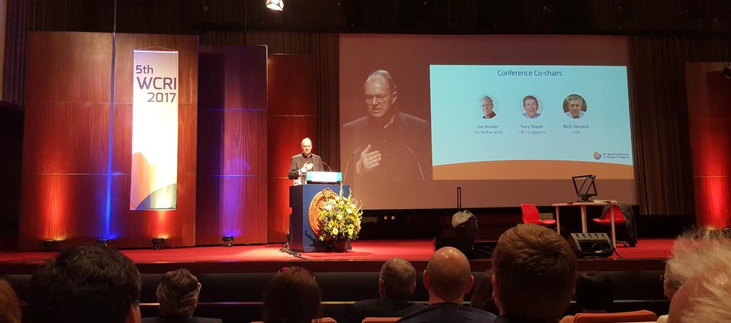 Tutkimusetiikan maailmankonferenssin puheenjohtajana toiminut professori Lex Bouter (Vrije Universiteit) avasi konferenssin Amsterdamissa 28.5.2017.