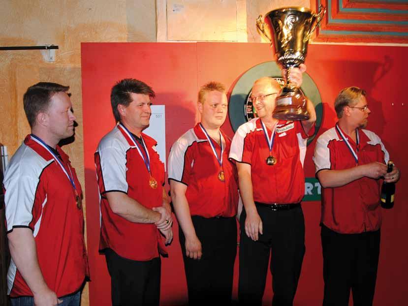 Play-Off 21.5.2011 Ylivertaiset mestarit tällä kaudella SamuliBlues otti pojan haltuunsa pesemällä Kartanon lumipuhtaan valkoiseksi semifinaalissa ja finaalissa oli vain Willy s ihan loppu.