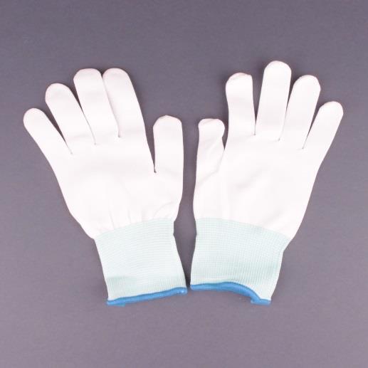 materiaali on polyamidi. Ne ovat kädessä keveät ja herkkäotteiset. Käsineet sopivat yhtä lailla molempiin käsiin. Voidaan pestä normaalisti.