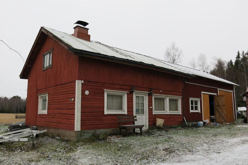 pientalon pihapiirin aseman säilyminen avoimessa viljellyssä peltomaisemassa - Yhteenkuuluvan rakennusryhmän säilyminen Joutsiniem e ntie 98 asuinrakennus lännestä Miia Hinnerichsen 25.11.