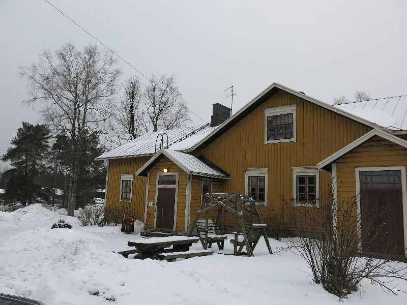 Maisemalliset arvot: Rakennus on keskeinen osa tilakeskuksen asumapihaa ja näkyy myös laajasti eteläpuoliselle peltoaukealle.