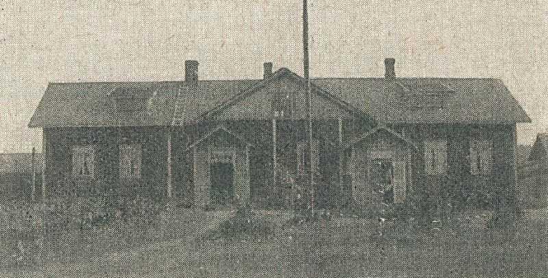 25 / 48 Arvojen perustelu Arvoluokka Rakennusperinteiset arvot: 1800-luvun lopulla rakennettu hirsirunkoinen tilan päärakennus.