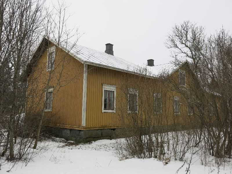 Sosiaalihistorialliset arvot: Rakennus kertoo talollisten 1800- ja 1900-lukujen asumisen ja elämisen tavasta. Maisemalliset arvot: Kookas rakennus on keskeinen osa tilakeskuksen asumapihaa.