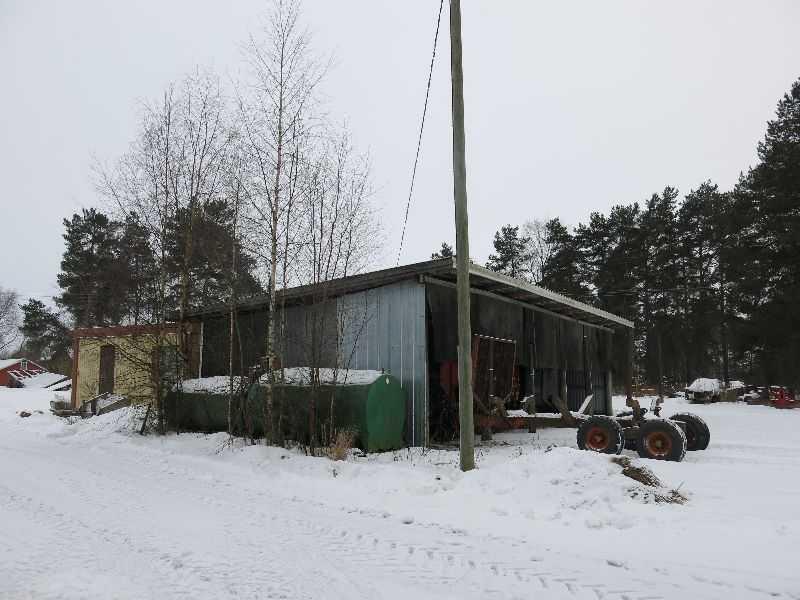 42 / 48 Arvojen perustelu Arvoluokka Taloushistorialliset arvot: Perävaunukatos kertoo maatalouden harjoittamisesta ja siinä tapahtuneista muutoksista 1900-luvulla.
