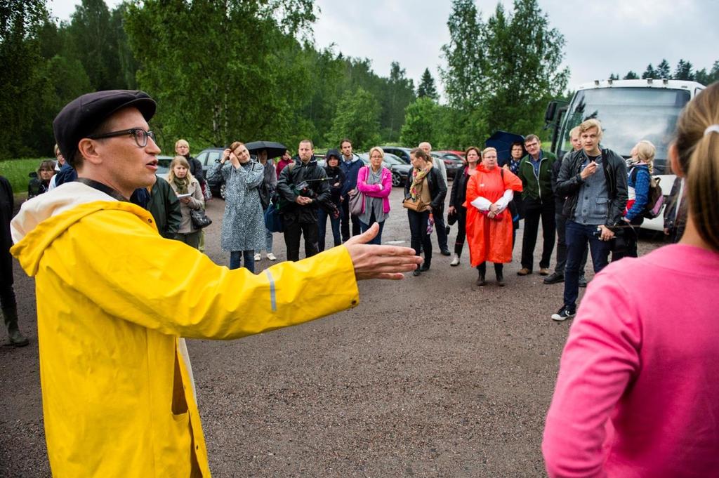 OmaPelto-konseptiin tutustui runsas joukko osallistujia kesän sateisimmasta päivästä huolimatta 16.6.16 Vantaalla. viljelee omaa alaansa yhdessä muiden viljelijöiden kanssa, kuten Hyvätuuli Highland.