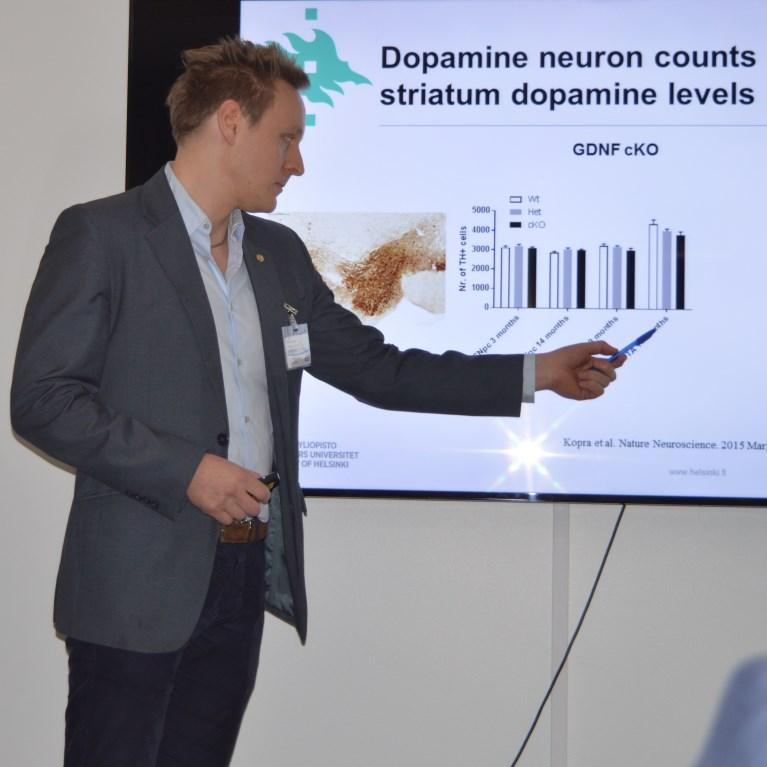 Suomen Farmakologiyhdistyksen vuoden 2017 parhaan väitöskirjapalkinnon sai Helsingin yliopiston tutkija FT Jaakko Kopra väitöskirjastaan Endogenous GDNF as a regulator of midbrain dopamine neurons.