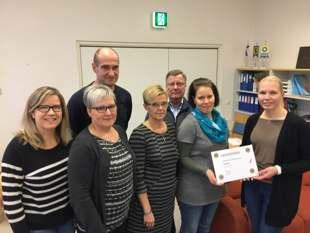 JukkaKallionpää LC Pori/Meri-Pori LC Pori/Otava vanhan ajan joulutorilla Euran lionien lahjoitus lapsille ja nuorille Euran lionien punainen Sulka -keräystuotto lahjoiettiin lasten ja nuorten