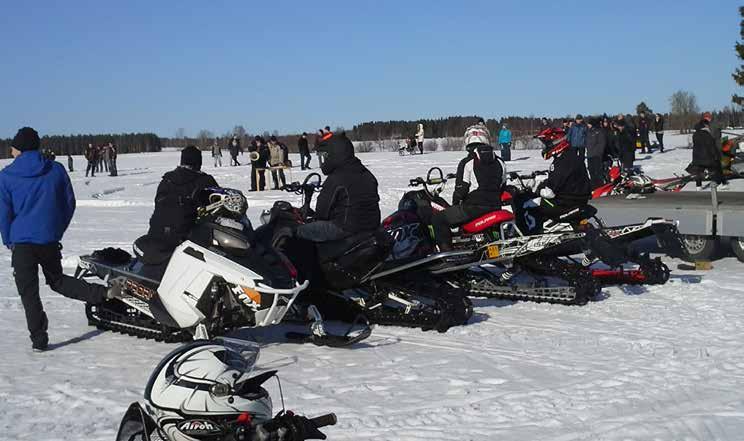 MOOTTORIKELKKA DRAG RACING Moottorikelkka-Drag Racing on kiihdytyskilpailu, joka ajetaan suljetulla, pääsääntöisesti lumeen tampatulla radalla.