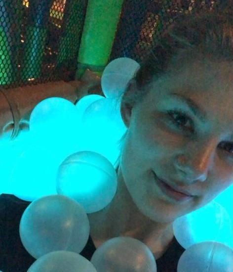 Opiskelijoita meillä on joka lähtöön: vuosia harrastaneita koodareita tai sitten harvemmin tietokoneeseen koskeneita, mutta koko skaala tältä väliltä löytyy meidän laitokselta.