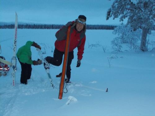 Sunnuntai-aamu alkoi tavanomaisilla askareilla ja Soile kehui nukkuneensa hyvin vaikkei saanutkaan Hikeriä kunnolla tulille.