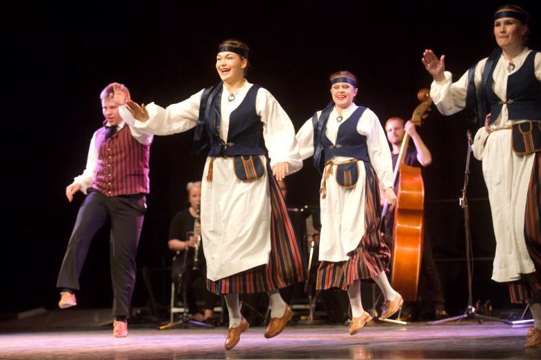 Uni tuli vaikka disko jylläsi yläpuolellamme.