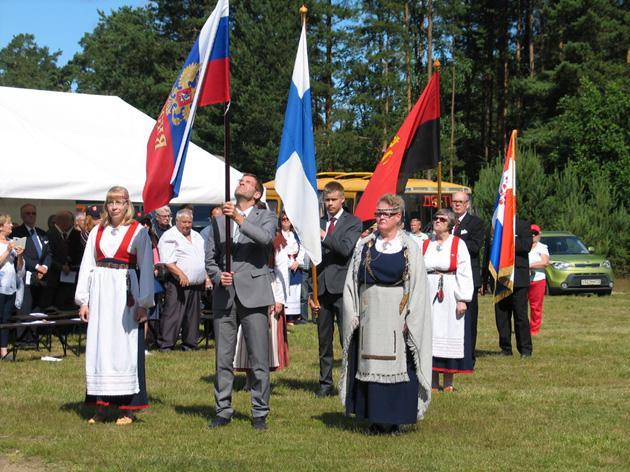 3 Liput lähdössä kunniakäynneille. Vas.