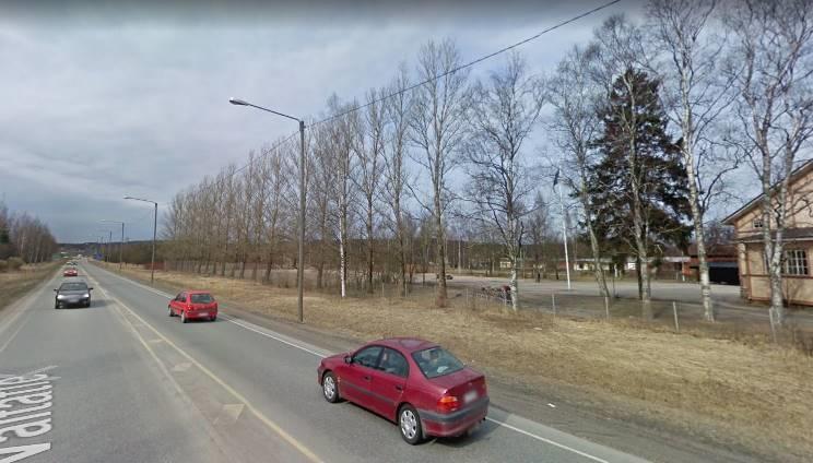 Yksityinen päiväkoti Touhula sijaitsee Palometsänkadulla. Lähin ala-aste on Uskelan koulu Kavilankadulla. Kaupalliset palvelut ovat Salon keskustassa.