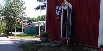 Museoiden ohella Ruskon kunnanosassa sijaitsee myös kolme muuta vanhaa kotiseutunähtävyyttä: Raadelman kiviaita ja sepän paja (Liukolantie 105) sekä keskustassa Ketosen torppa (Ohjaluodontie 2),