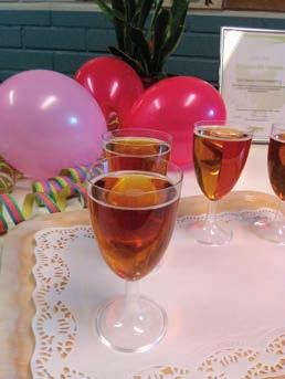 Pääsiäisenä Happy House koristeltiin iloisin pääsiäiskoristein ja keskiviikon askartelupajoissa askarreltiin virpomisvitsoja sekä pääsiäistipuja.