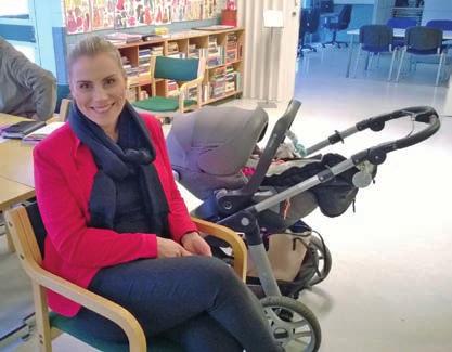 Kansanedustaja Saara-Sofia Sirén vieraili Vaikuttajien aamukahvitreffeillä maaliskuun alussa pienokaisensa kanssa.