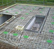 Kokoamista ja asennusta koskevat tiedot 4. Kaapeleiden asennus betoniin Usein käytettävän suojavaipallisen NYM-kaapelin saa asentaa valuun.