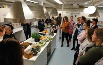 Vaikka maaseudulle kasvisruoka rantautuukin kouluihin suuria kaupunkeja verkkaisemmin, kehitykseen oli aika reagoida.