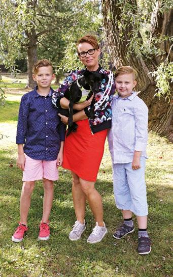 SONJA HAGSTRÖM SONJA HAGSTRÖM Luka ja Robin ovat vilkkaita veljeksiä. Nygrenin perheessä riittää menoa ja touhua. Luka on aina touhunnut paljon ja tykännyt liikkua.